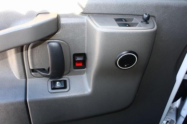 2024 Chevrolet Express Passenger 3500 1LT