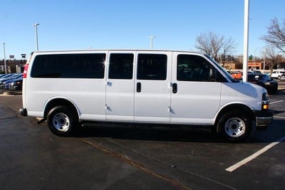 2024 Chevrolet Express Passenger 3500 1LT