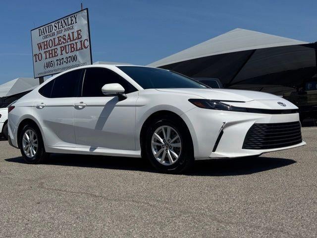2025 Toyota Camry LE Hybrid's photo