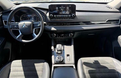 2024 Mitsubishi Outlander SE