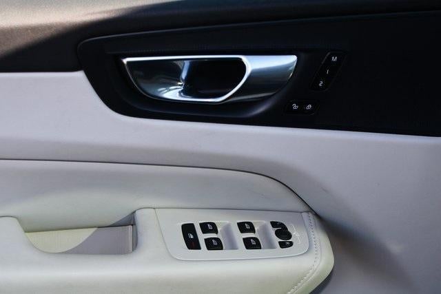 2023 Volvo XC60 Recharge Plug-In Hyb Core Bright Theme