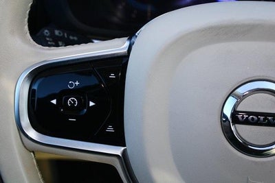 2023 Volvo XC60 Recharge Plug-In Hyb Core Bright Theme