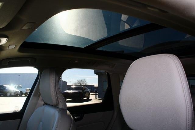 2023 Volvo XC60 Recharge Plug-In Hyb Core Bright Theme