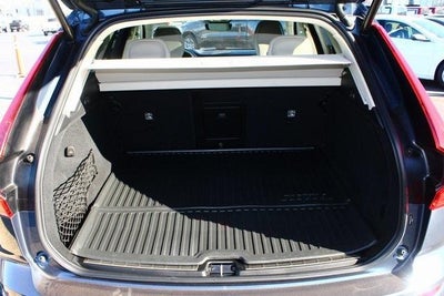 2023 Volvo XC60 Recharge Plug-In Hyb Core Bright Theme